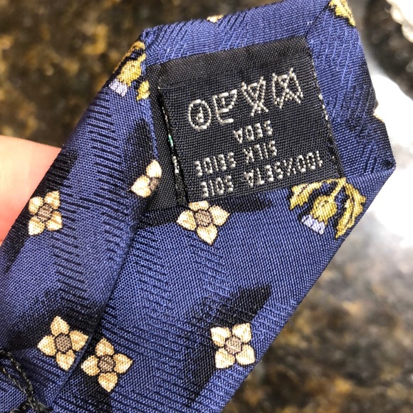 Burberry tie, 100% silk. 4”, No rips or stains. - Picture 3 of 4